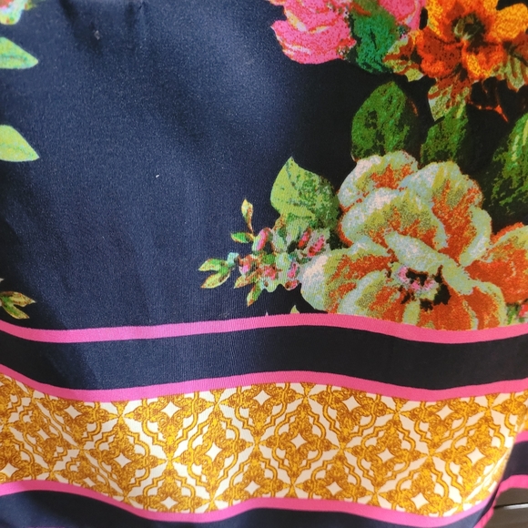 PLUS size Ellen Tracy Floral Top - Picture 5 of 6